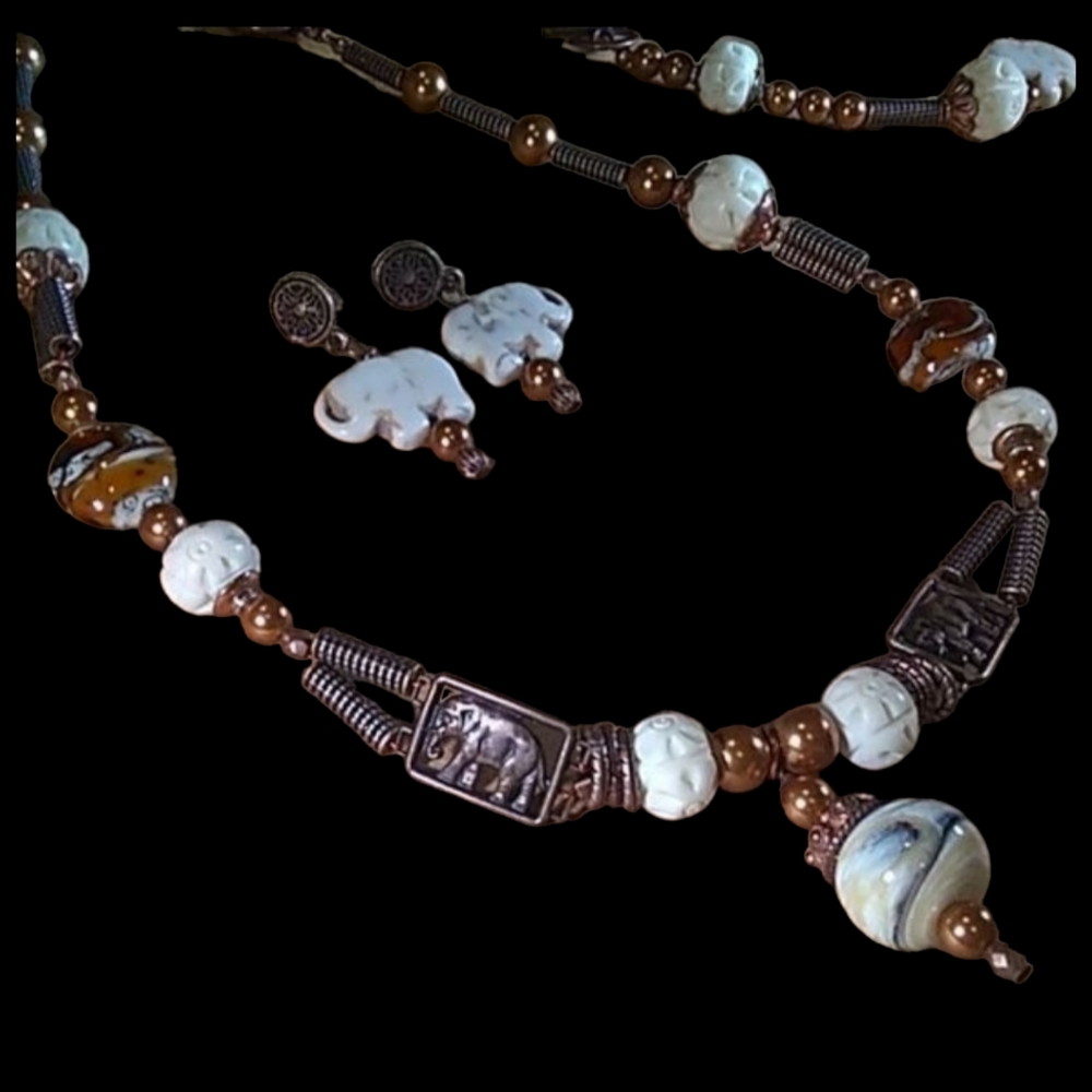 Set - Elephants, pearls, carved beads JTS33